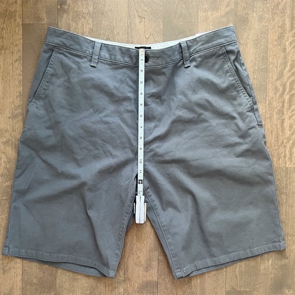 Dockers Grey Flat Front Shorts Charcoal size 36 - Picture 5 of 6